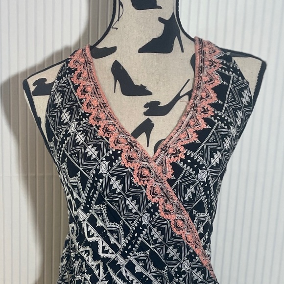 Trendy casual bohemian halter by day/classic rose top& chic Jean jacket by night - Picture 3 of 15